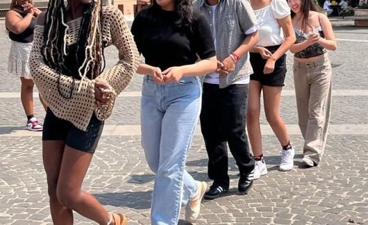 rome students walking in tivoli square