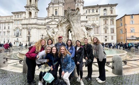 Rome walking tour group by fountain