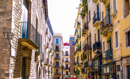 barcelona side street houses balcony