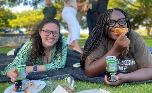 students picnic abroad cape town