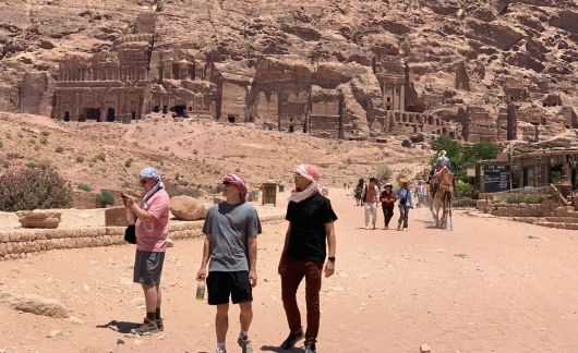 students desert exploration amman study abroad