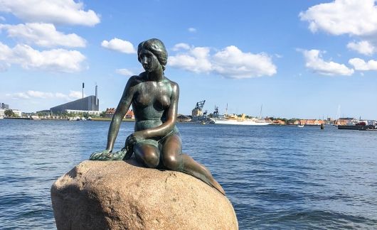copenhagen little mermaid statue