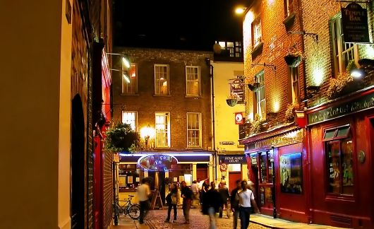 dublin street at night