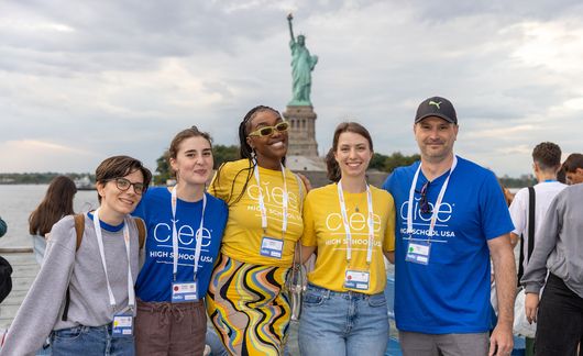 hsusa students and staff at statue of liberty