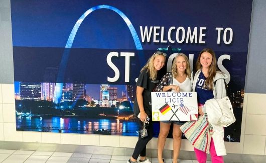 hsusa st. louis airport welcome sign