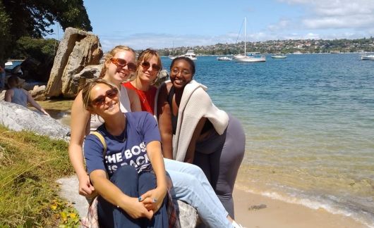 sydney beach girls