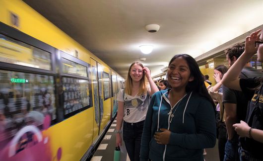 berlin_smiling-inside-the-subway.jpg