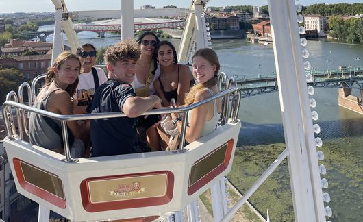 toulouse_students-on-a-ferris-wheel.jpg