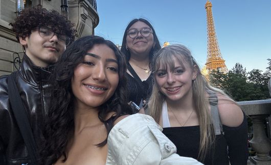 paris-france-selfie-eiffel-tower.jpg