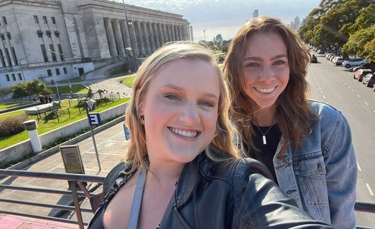 Buenos-aires_students-at-famous-bridge-in-recoleta-neighbohoor-infront-of-law-school
