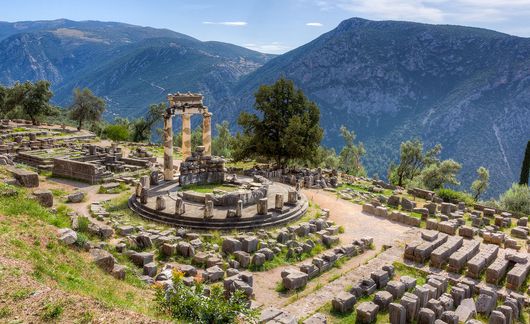 delphi ruins abroad greece