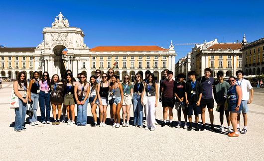 lisbon study abroad students tour city