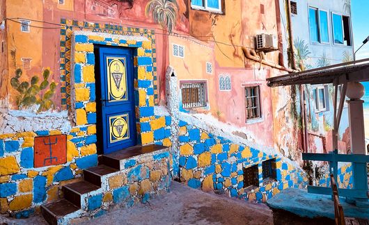 rabat-colorful-door-alleyway