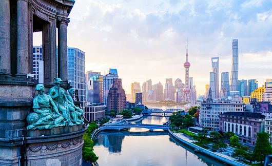 shanghai-skyline-winding-huangpu-rive