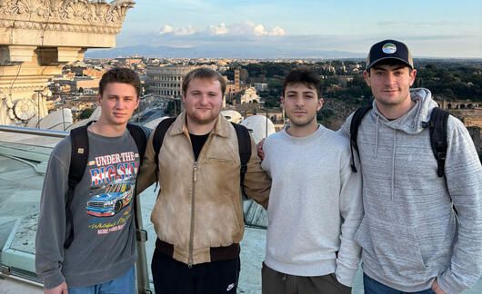 rome abroad students downtown touring historical site