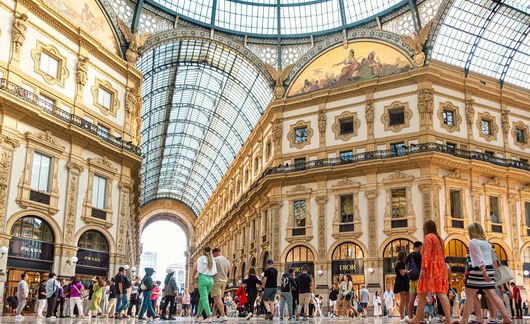 milan-italy-plaza.jpg