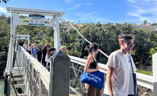 sydney-students-bridge-watson-bay