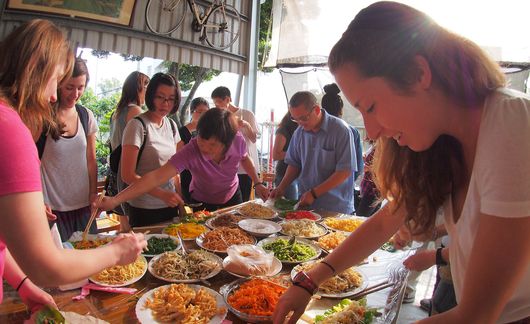 taipei-taiwan-cooking-class-making-traditional-spring-rolls.JPG