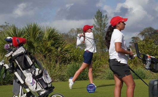 2025 FAU golf team, female swing 