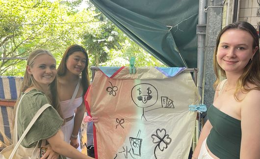 taipei_sky-lantern-writing.jpeg