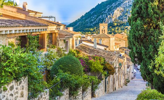 spain_palma-de-mallorca_pollenca-an-old-village-on-the-island.jpg