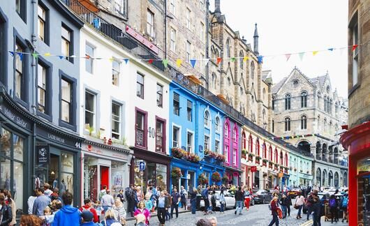 colorful-street-in-edinburgh-old-town.jpg