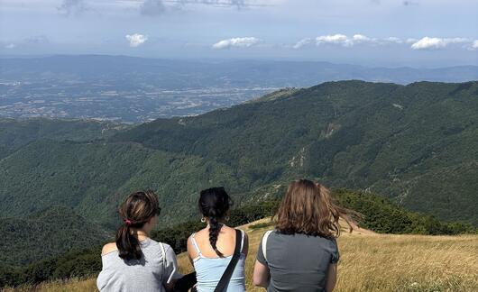 hssa-florence-students-overlooking-hillside.JPG