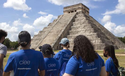 hssa_yucatan_high-school_students-visiting-chichen-itza.jpg
