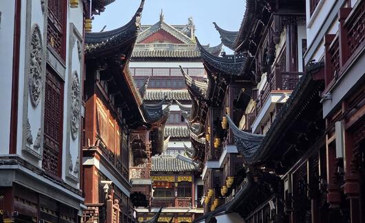 summer-abroad_shanghai-walk-through-yu-garden.jpg