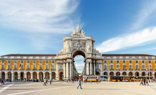 famous-arch-at-the-praca-do-comercio-in-lisbon.jpg