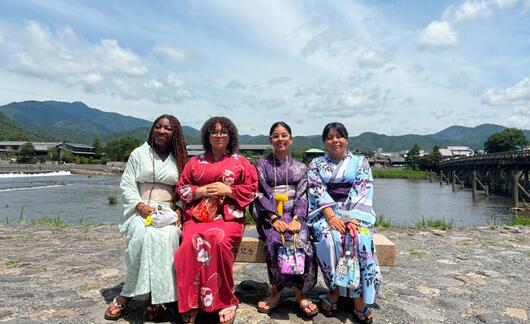 hssa-kyoto-students-pose-in-yukata.jpg