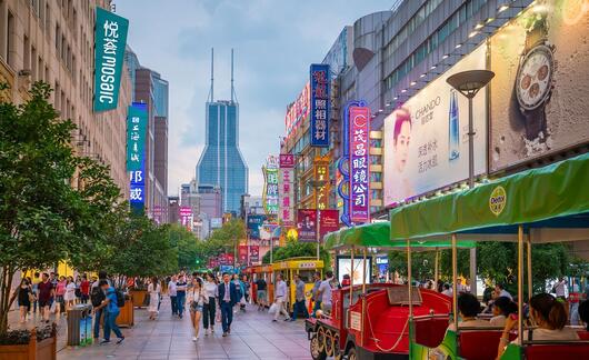 nanjing-road-is-the-biggest-shopping-district-in-shanghai.jpg