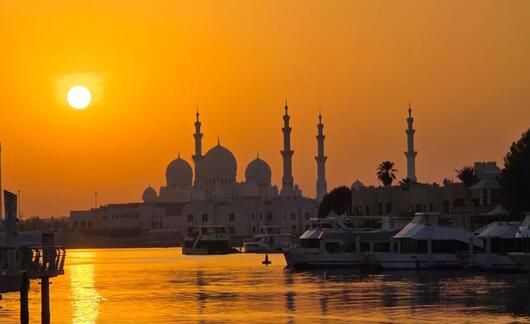 abu-dhabi-shikh-zayed-mosque-canal-sunset