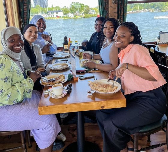 amsterdam students eating on river