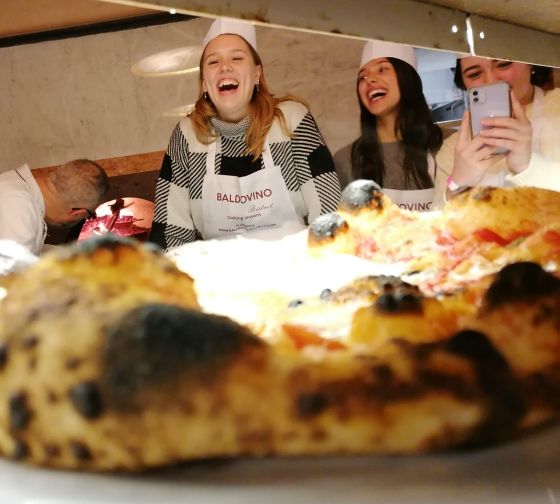 pizza workshop in rome for study abroad students laughing