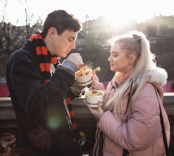 edinburgh students eating street food
