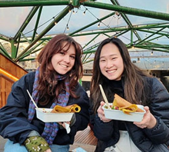 London students eat street food