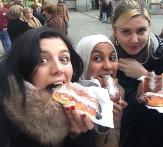 Madrid students eating street food