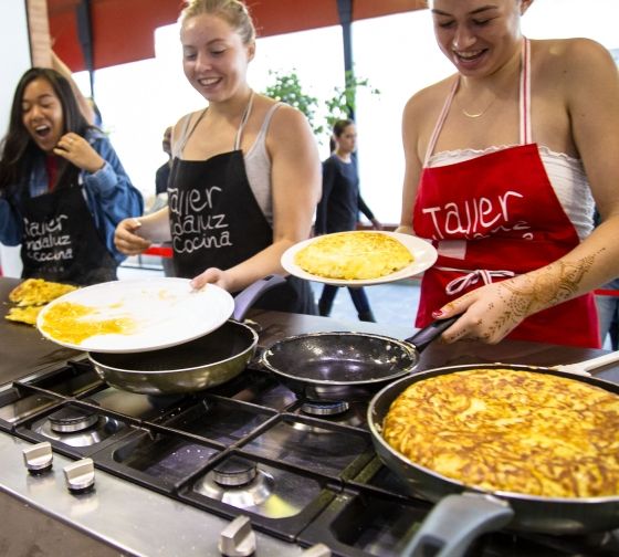 Seville students making Spanish omelets 