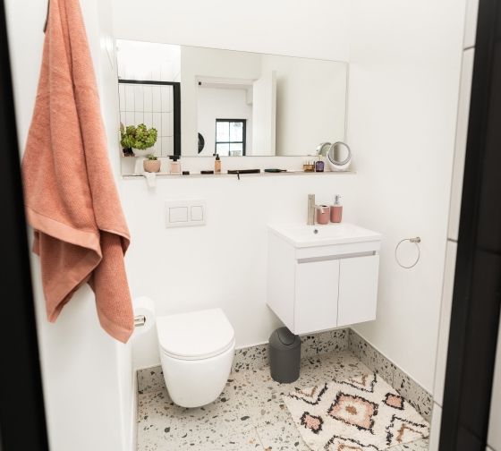 Cape Town housing apartment bath