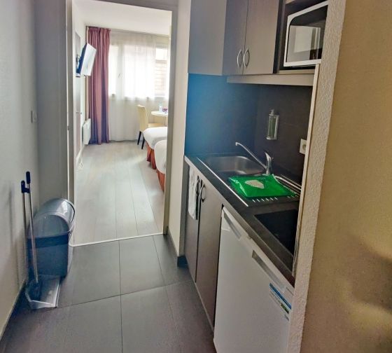 paris housing shared apartment kitchen