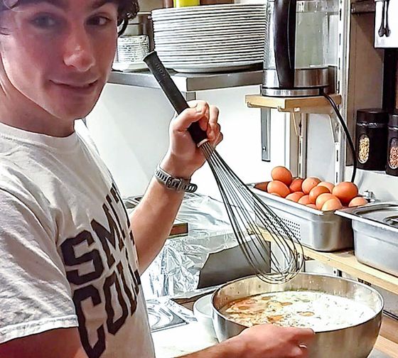 rennes-meals-student-making-crepes