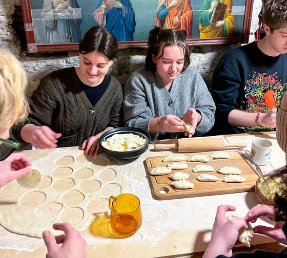 tallinn-meals-students-making-dumplings