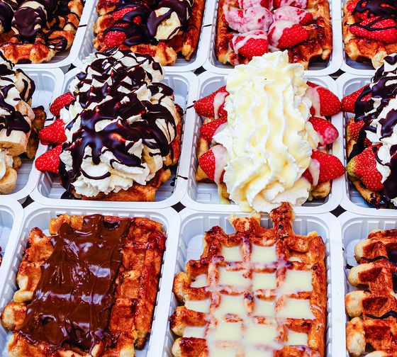 brussels-meals-belgian-waffles-various-toppings