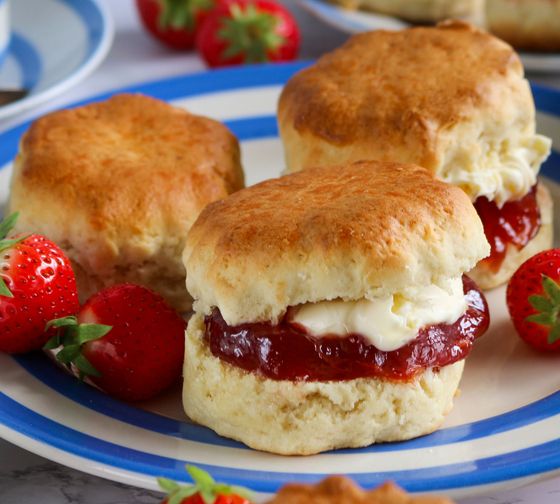 edinburgh-meals-scones-cream-jam