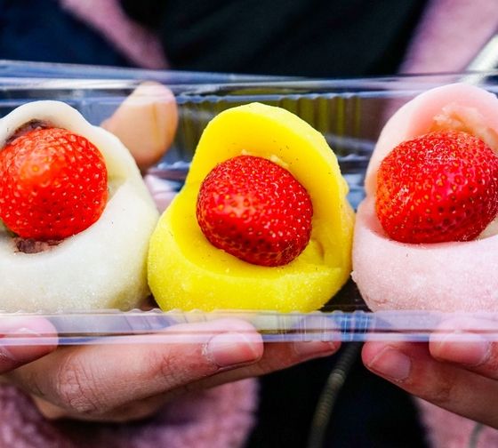 osaka-meals-mochi-strawberries