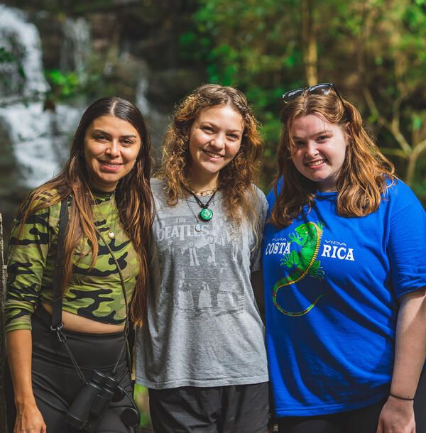 students in monteverde cloud forest study abroad