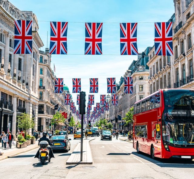 london flags street bus