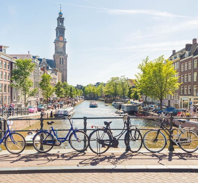 canal amsterdam netherlands bikes