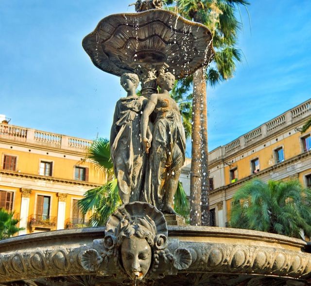 barcelona fountain plaza famous